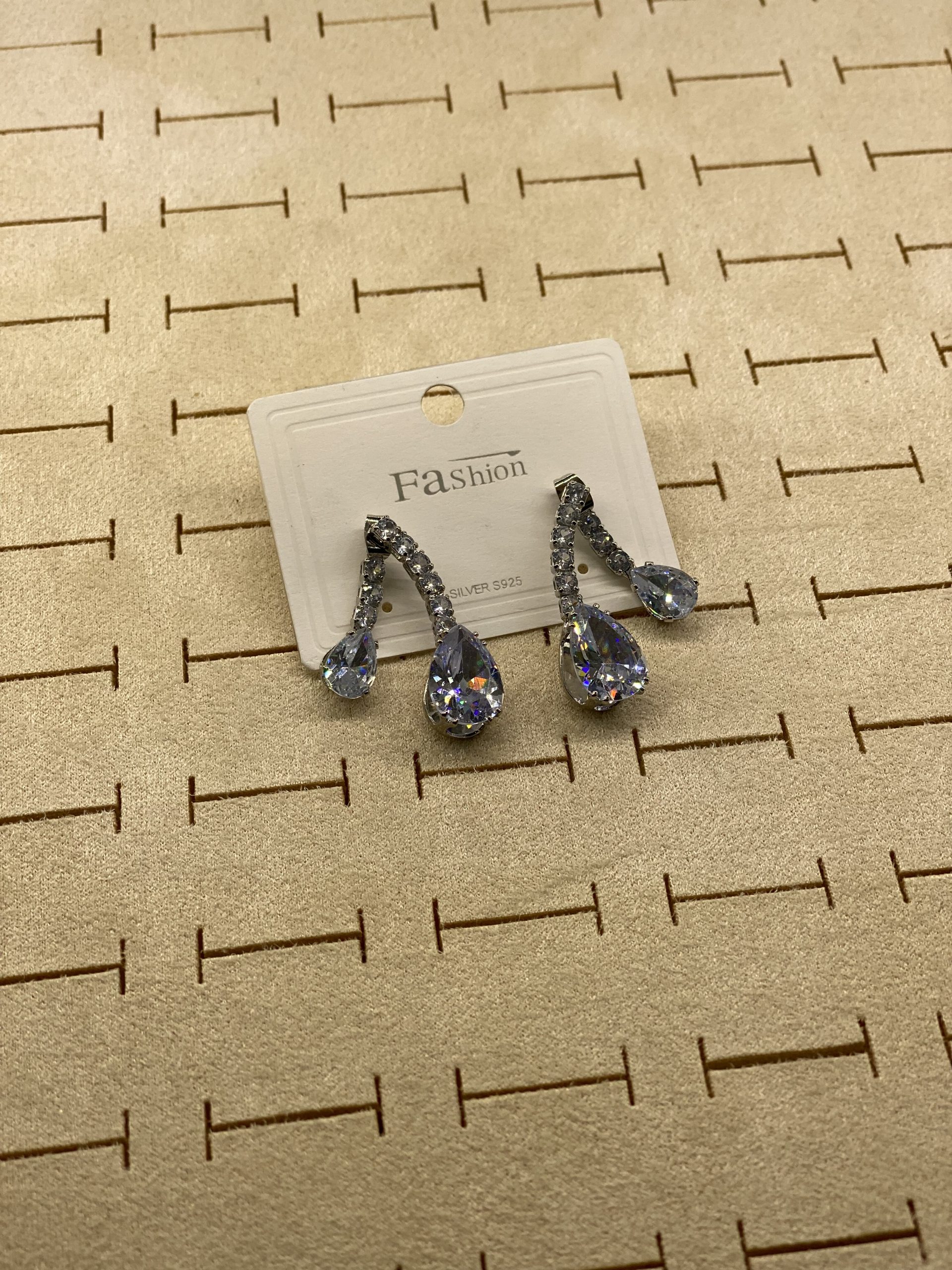 گوشواره جواهری اشکی 