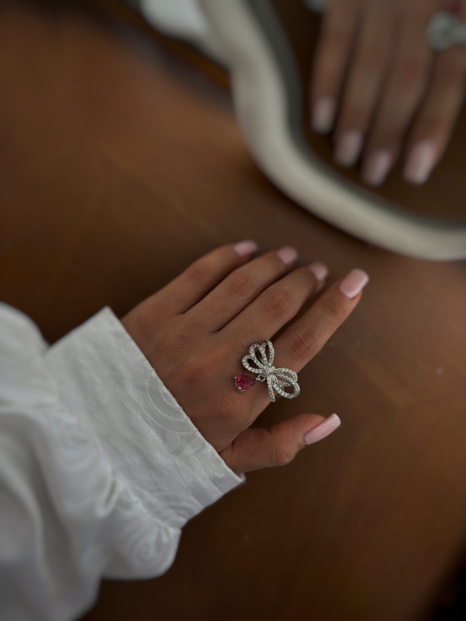 انگشتر جواهری پاپیونی نگین دار 