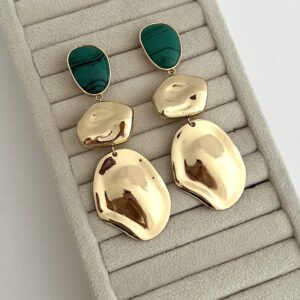 گوشواره آویز با سنگ سبز
